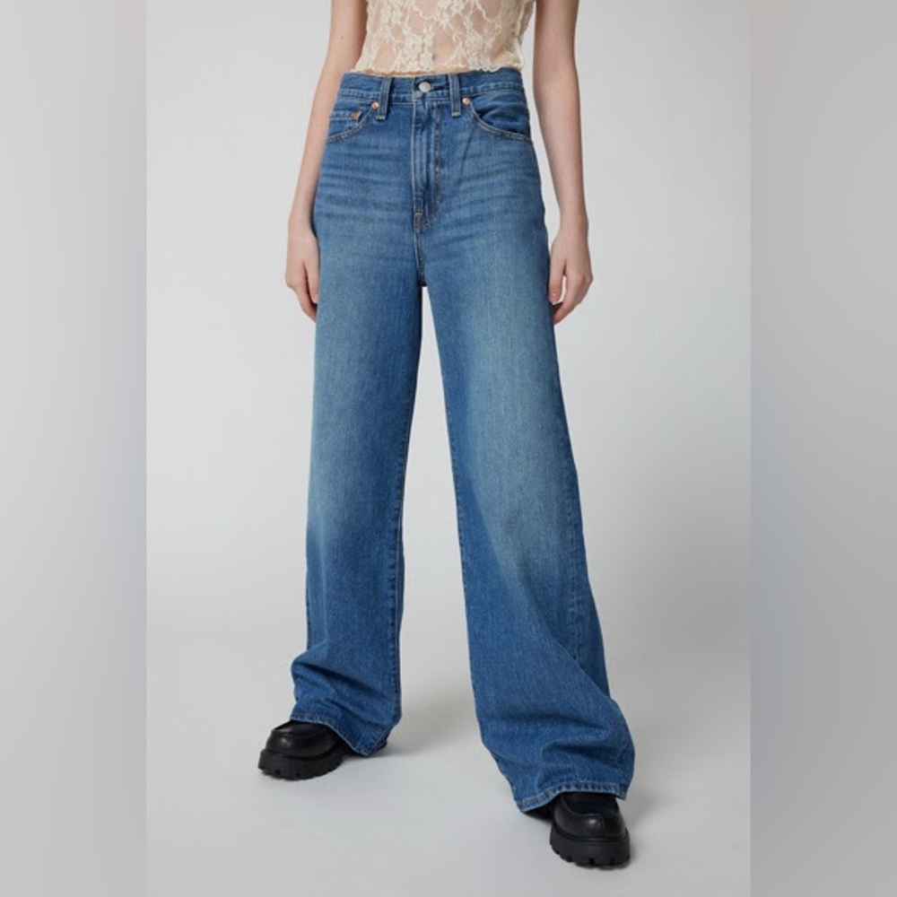 Levi’s® Ribcage Wide Leg Jean